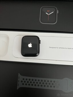 Apple watch 6 44mm NIKE čierne - 4