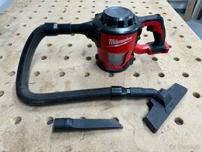 Kompaktný akú vysávač.Milwaukee M18 CV - 4