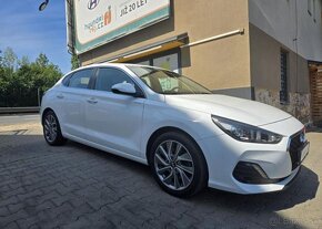 Hyundai i30 1.4-KAMERA-TAŽNÉ-FASTBACK - 4