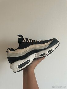 NIKE AIR MAX 95 - 4