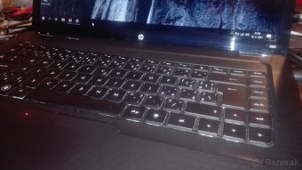 HP G62. i3 4x2,4 GHz. Nový SSD 256 GB. 15,6". Nová klávesni - 4