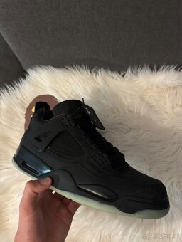 Jordan 4 black kaws - 4