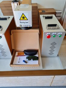 Fiber laser 20W, 30 W a 50W  na popis súčiastok kovu plastu - 4