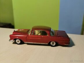 Corgi toys Mercedes 220 coupe - 4