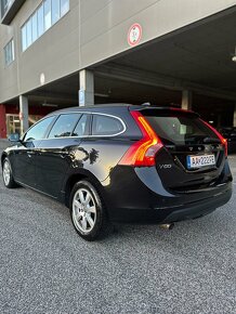 Volvo V60 2.0 D3 5 válec diesel, Automat, Momentum - 4