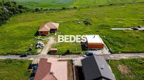 BEDES | Rovinaté pozemky na okraji obce s inž. sieťami - 4
