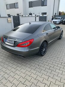 Mercedes Benz CLS - 4