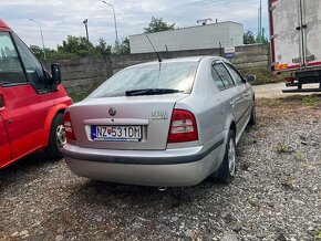 Škoda Octavia 1.6 Ambiente - 4