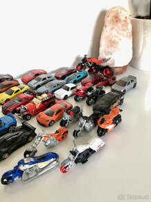 Hotwheels 2 - 4