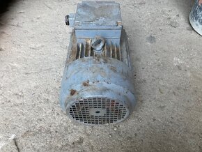 Motor 3kW 3 fázy Y380V 2850ot/min - 4