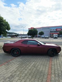 Predam dodge challenger 5.7 hemi R/T zaruka 200.000km - 4