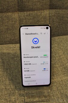 Samsung Galaxy S10e (plne funkčný) super stav - 4