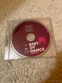 CD albumy - Madonna, Desmod, Hannah Montana, One Direction - 4