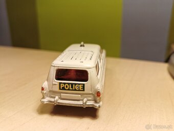 Corgi toys Ford Zephyr Police - 4