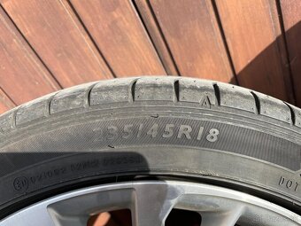 Toyota 235/45/18 Dunlop - 4