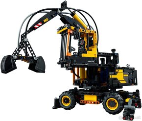 LEGO Technic 42053 - Volvo EW160E - 4