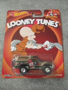 Predám sadu modelov Hotwheels LOONEY TUNES 2013 - 4