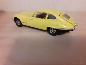 CORGI TOYS - 374 - Jaguar E type - 4