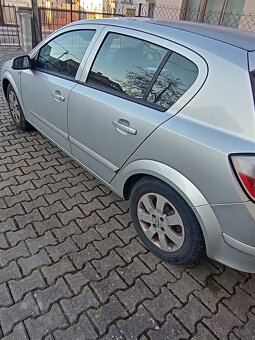 Predam Opel Astra H benzin 1.4 - 4