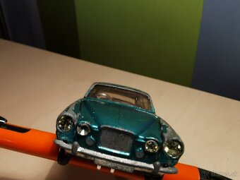 Corgi toys Jaguar Mark X - 4