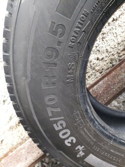 305/70R19,5 continental - 4