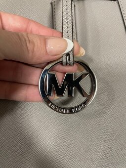 Michael Kors kožená šedá kabelka - 4