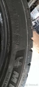 Pneu 245/40 R18 - 4