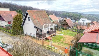 Stavebný pozemok v Baške (393 m²) s chatkou – ideálny na rek - 4