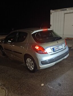 Peugeot 207 1.4 70kw benzín - 4