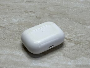 Apple AirPods Pro - 4