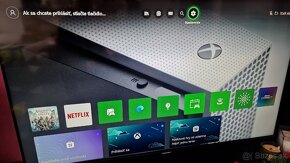 Xbox One S 500GB + joypad a hry - 4