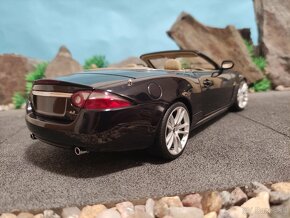 prodám model 1:18 jaguar XK cabrio AUTOART - 4