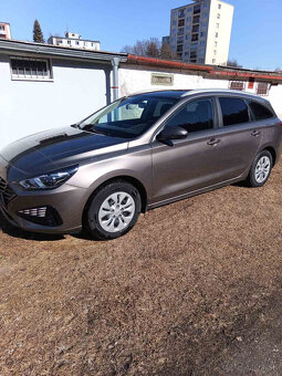 hyundai i30 combi / 1.5dpi / 123 tis km / 11 900 € / rv 22 - 4