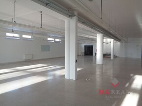 Prenájom spevnej (asfaltovej) plochy 2500 m2  a skladových p - 4