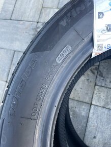 Predám 2ks zimné pneu HANKOOK 205/55R17 - 4