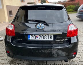 Toyota Auris hybrid - 4