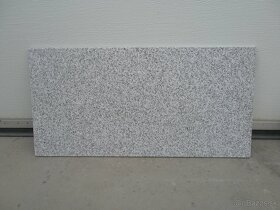 Predám opracovanú žulu - granit 30x60 cm - 4