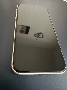 iPhone 11  64GB - 4