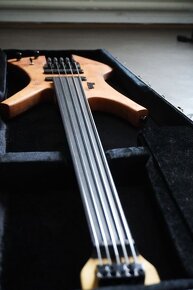 Basgitara 5 strunová fretless headless - 4