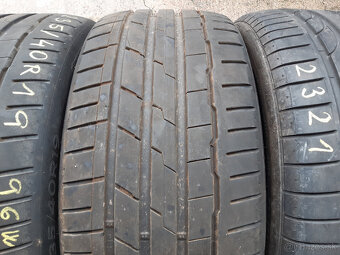 235/40 R19  -letné - 4