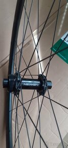 Predám kolesá CESTNÉ/GRAVEL Newmen 622x19C, 330 Eur - 4