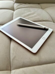 Predám Apple iPad 6th gen 128GB s Apple Pencil 1st gen - 4