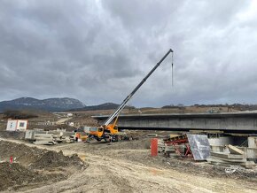 Žeriavnicke práce-autožeriav LIEBHERR LTM 1030 35ton - 4