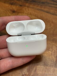 Apple AirPods Pro 2 lightning nahradne nabijacie puzdro - 4