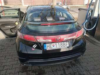 Honda Civic 1.4 i-VTEC 73kW 2009 - 4