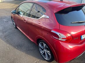 Peugeot 208 GTi - 4