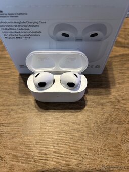 APPLE AIRPODS 3 BIELE - 4