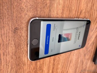 iPhone SE 2020 64GB - 4