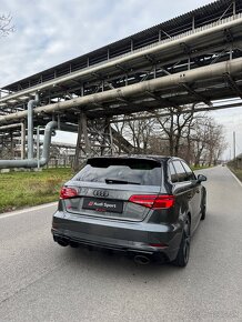 Audi RS3 Sportback 2.5 TFSI quattro S tronic - 4