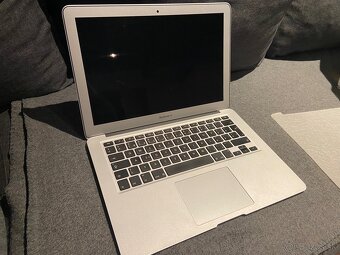 MacBook Air (13-palcový, 2017) - 4